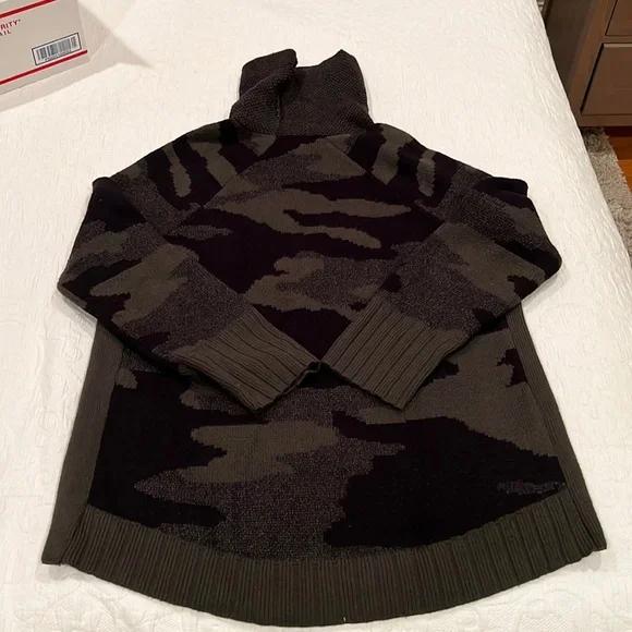 New Direction sweater - Picture 2 of 4